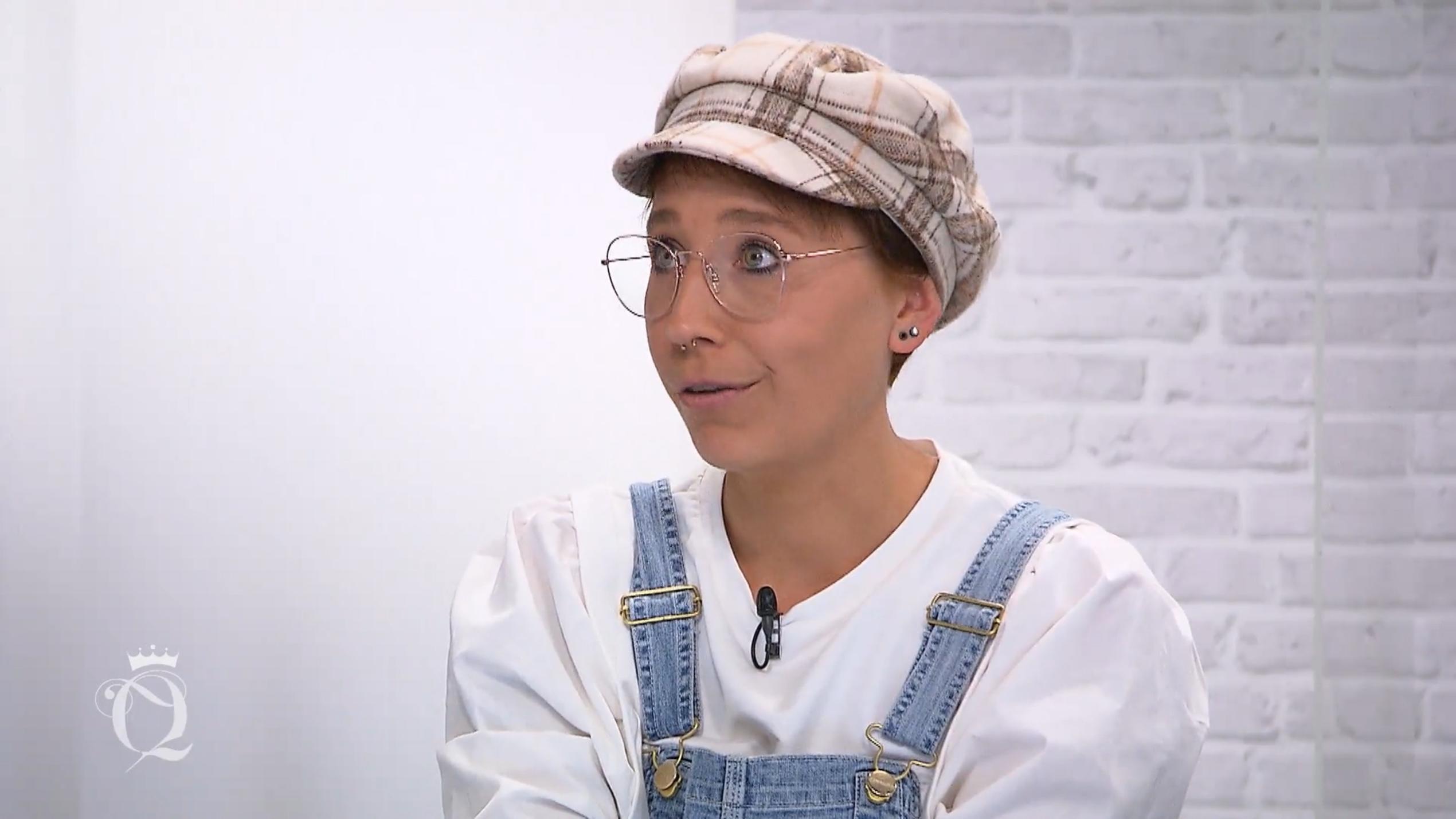 Die Konkurrenz ist zunächst total begeistert von Jennys Look Die Konkurrenz ist zunächst total begeistert von Jennys Look