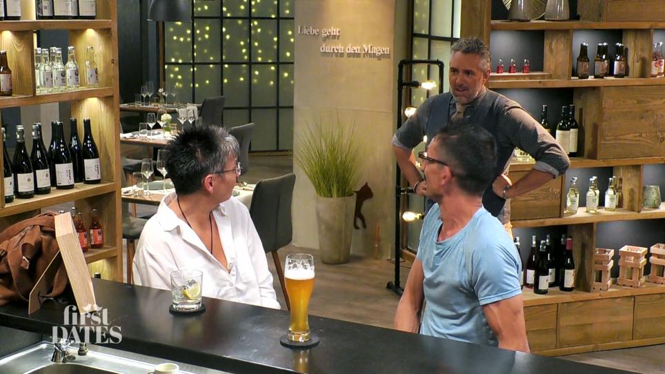 Roland ist vom Aussehen dieses Paars begeistert! Roland ist vom Aussehen dieses Paars begeistert!