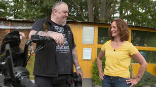Biker Thorsten wünscht sich einen Chihuahua Biker Thorsten wünscht sich einen Chihuahua