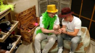 Fesselspielchen in der "First Dates"-Fotobox Fesselspielchen in der "First Dates"-Fotobox