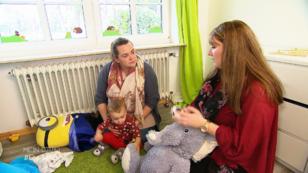 Hervey darf mit Puppen spielen Hervey darf mit Puppen spielen