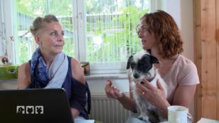 Monika kann nicht aufhören um ihre Hunde zu trauern Monika kann nicht aufhören um ihre Hunde zu trauern