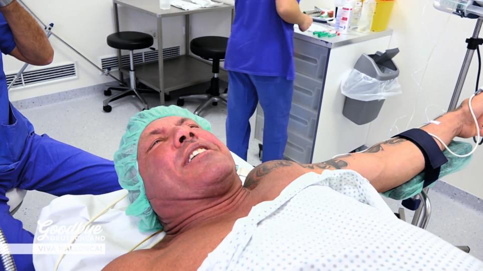 Andreas kommt sehr geschwächt aus der Operation! Andreas kommt sehr geschwächt aus der Operation!