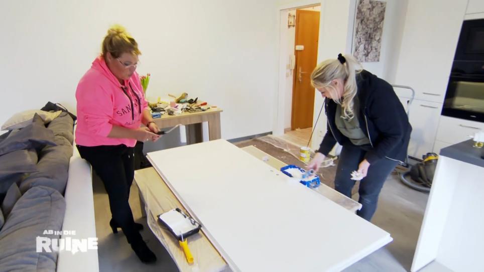Brigitte ist auch beim Heimwerken top gestyled Brigitte ist auch beim Heimwerken top gestyled