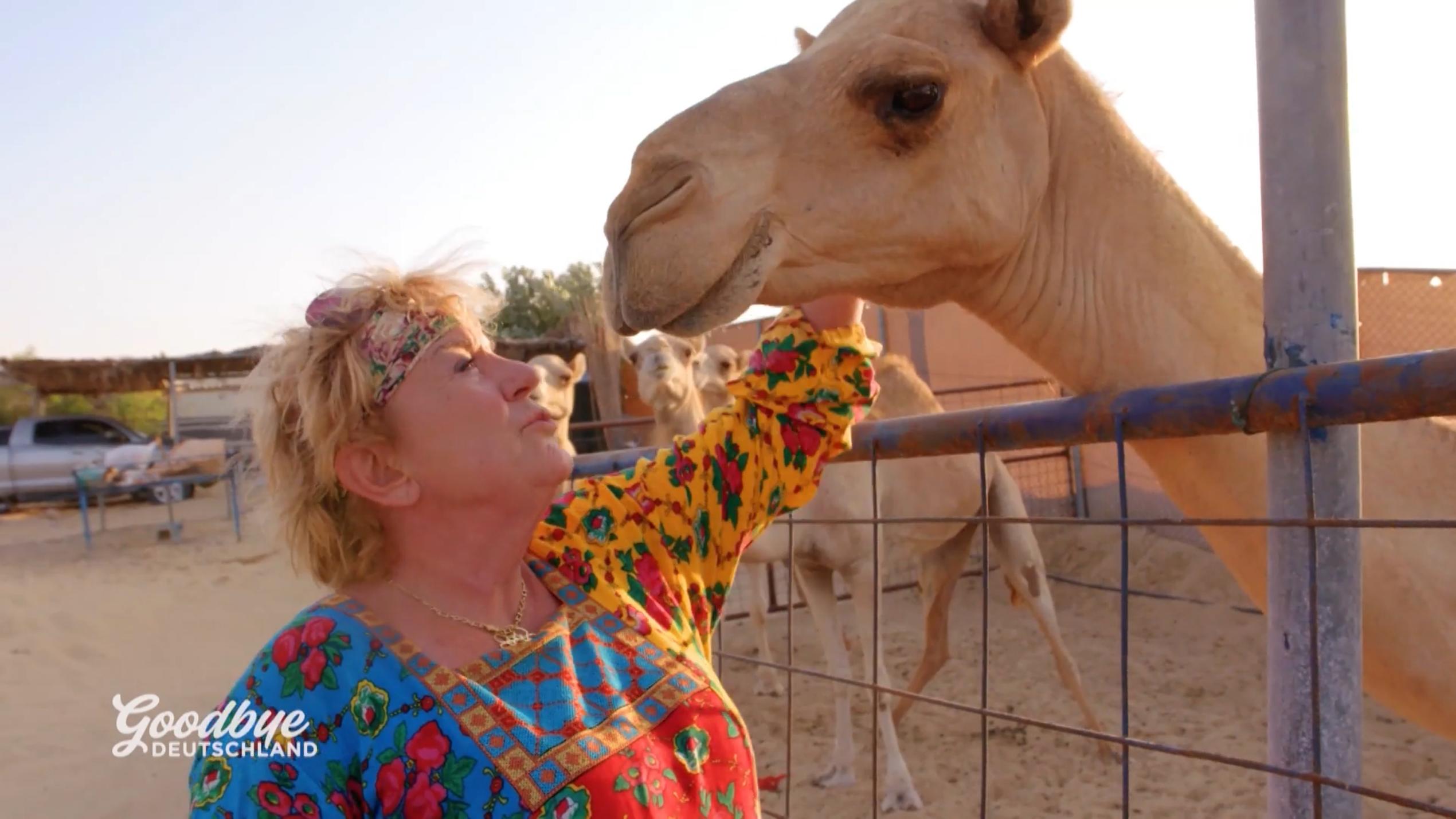 Kamelzüchterin Uschi veranstaltet Events für Touristen Kamelzüchterin Uschi veranstaltet Events für Touristen