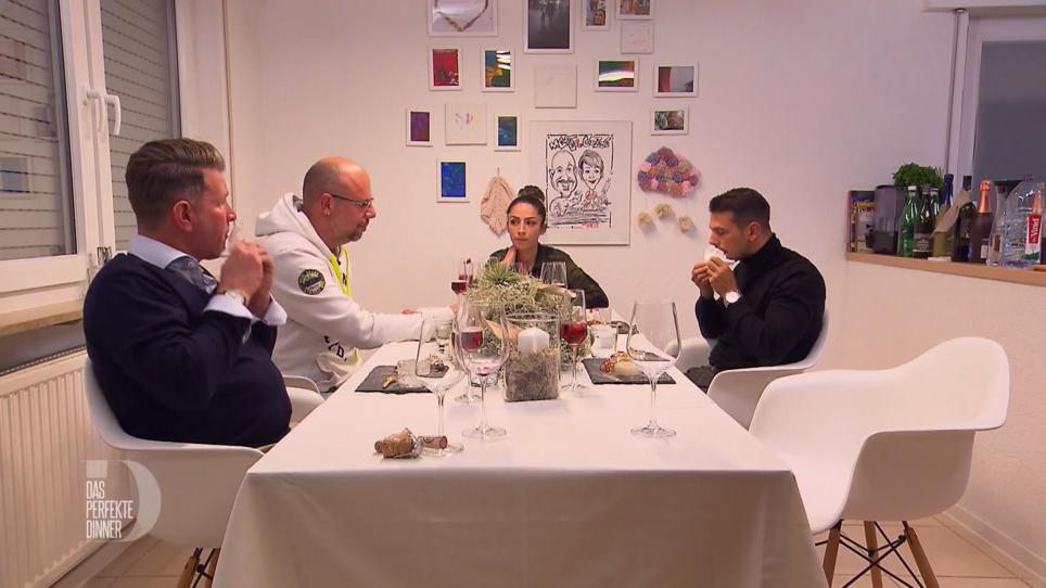 Gözdes türkischer Nachtisch vertreibt einen Gast Gözdes türkischer Nachtisch vertreibt einen Gast
