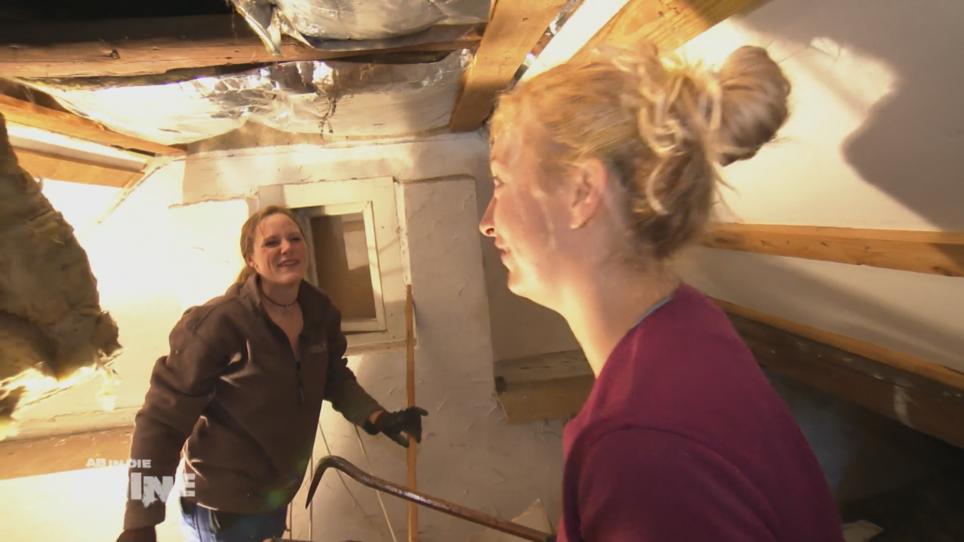 Mit Frauenpower geht's dem Dachboden an den Kragen Mit Frauenpower geht's dem Dachboden an den Kragen