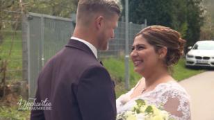 Carsten sieht Janet zum ersten Mal im Brautkleid Carsten sieht Janet zum ersten Mal im Brautkleid