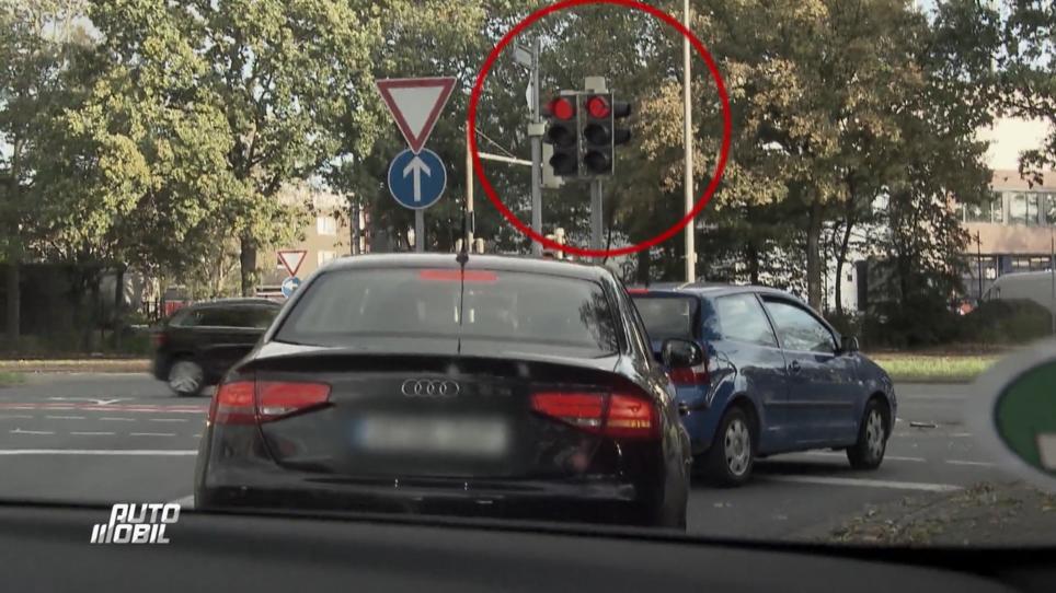 Gefährliche Situation auf einer Kreuzung! Gefährliche Situation auf einer Kreuzung!