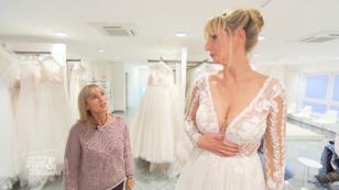 Sabine gibt sich nur mit dem perfekten Kleid zufrieden Sabine gibt sich nur mit dem perfekten Kleid zufrieden