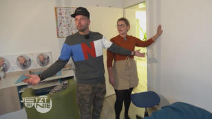 Im Kinderzimmer muss einiges ausgebessert werden Im Kinderzimmer muss einiges ausgebessert werden