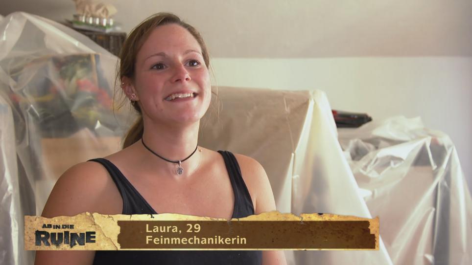 Vera und Laura schwelgen in Erinnerungen Vera und Laura schwelgen in Erinnerungen
