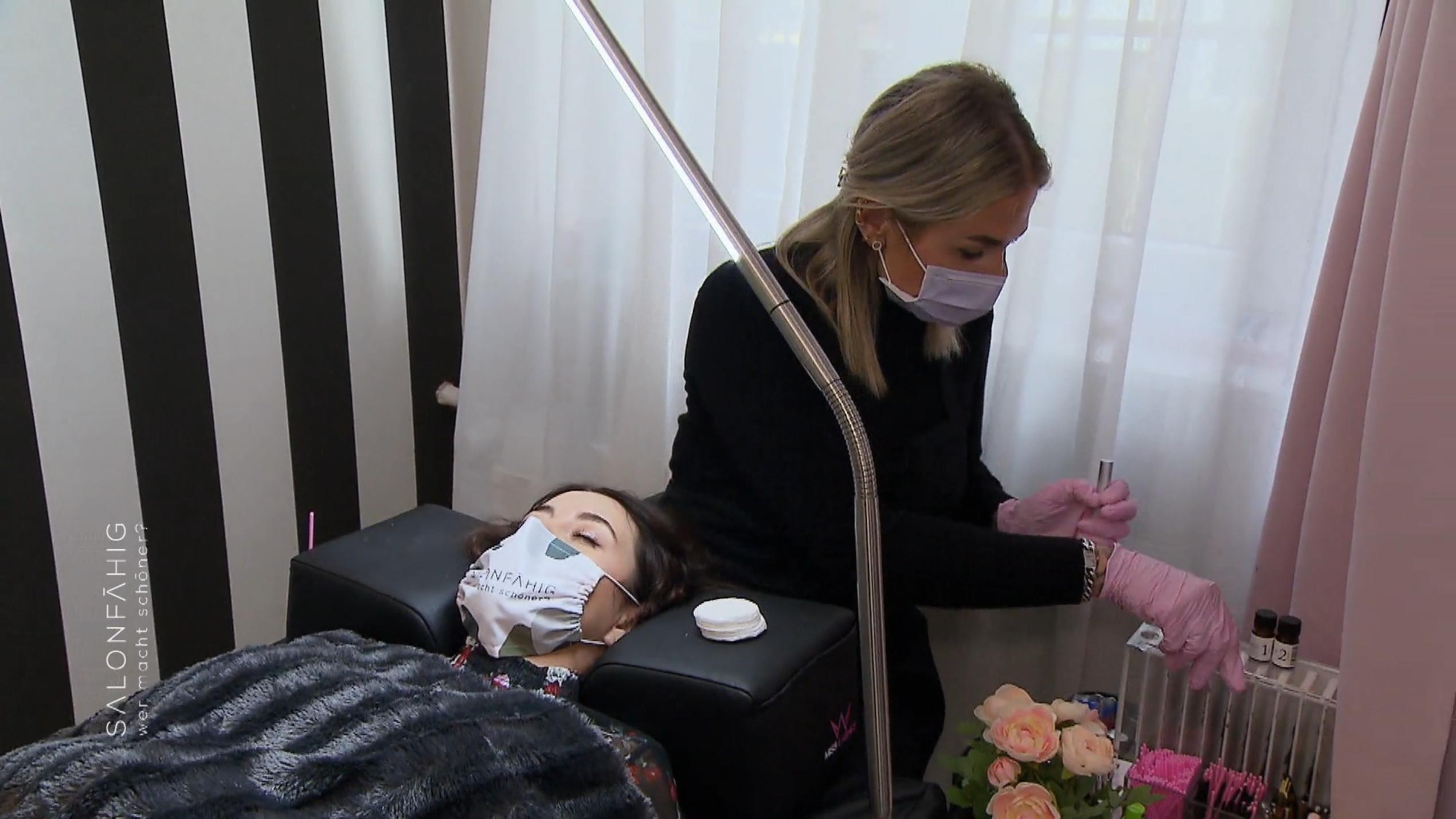 Volle Augenbrauen für Friseurmeisterin Josephine Volle Augenbrauen für Friseurmeisterin Josephine