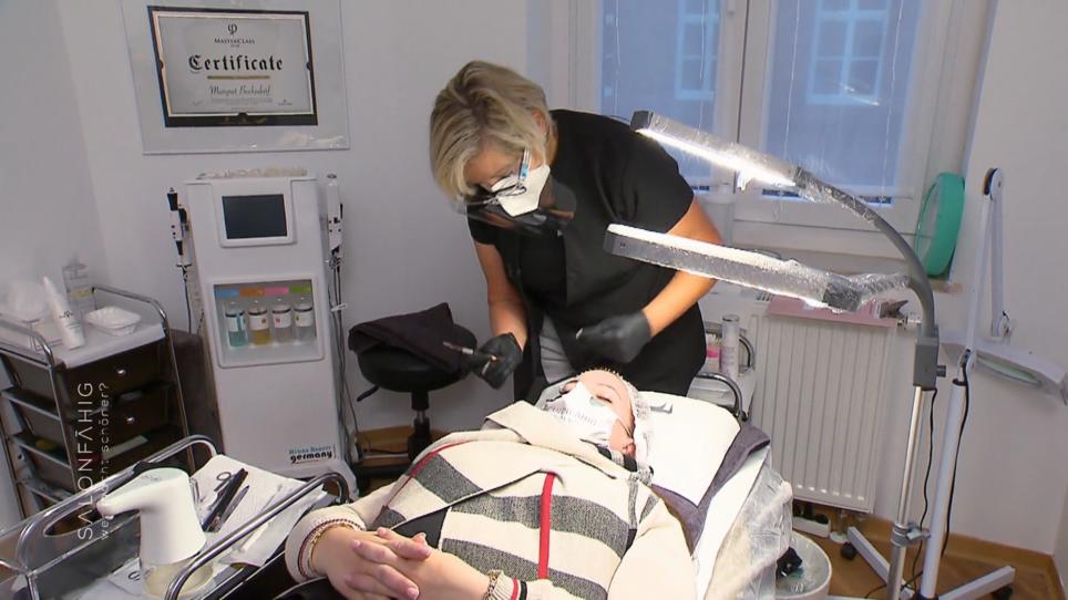 Nadine muss für lange Zeit nicht mehr zupfen Nadine muss für lange Zeit nicht mehr zupfen