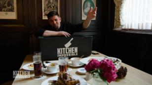 Schock: Mälzer soll Schweinshaxe mit Bratkartoffeln machen Schock: Mälzer soll Schweinshaxe mit Bratkartoffeln machen