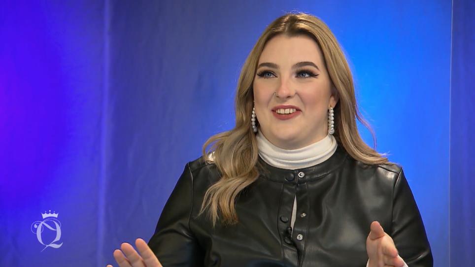 Lucy muss Natascha ein riesiges Kompliment machen Lucy muss Natascha ein riesiges Kompliment machen
