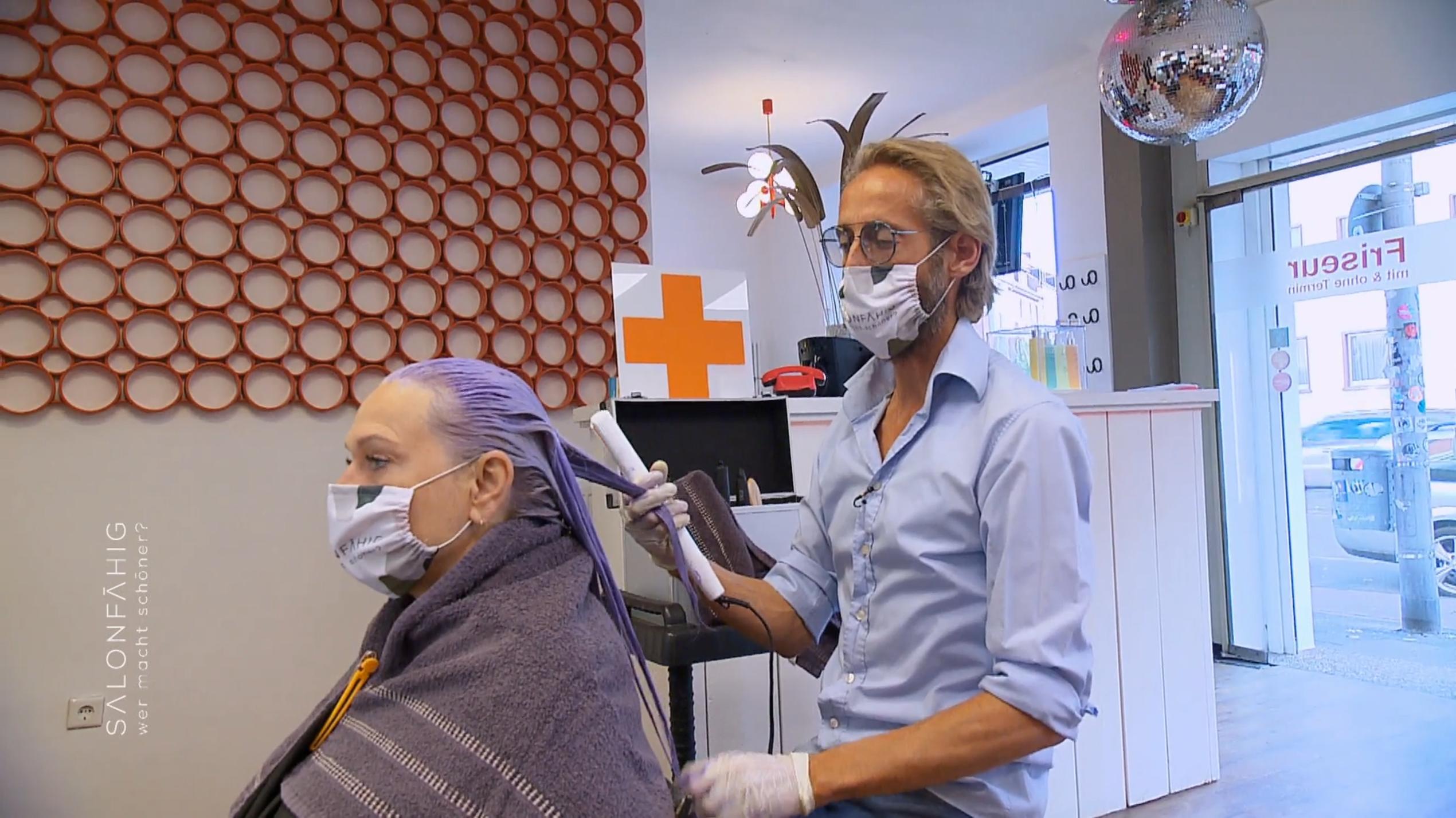 Bei Nanas Haaren sieht Ingo großen Handlungsbedarf Bei Nanas Haaren sieht Ingo großen Handlungsbedarf