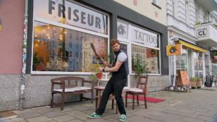 Marco lädt in den "Headshop" ein Marco lädt in den "Headshop" ein