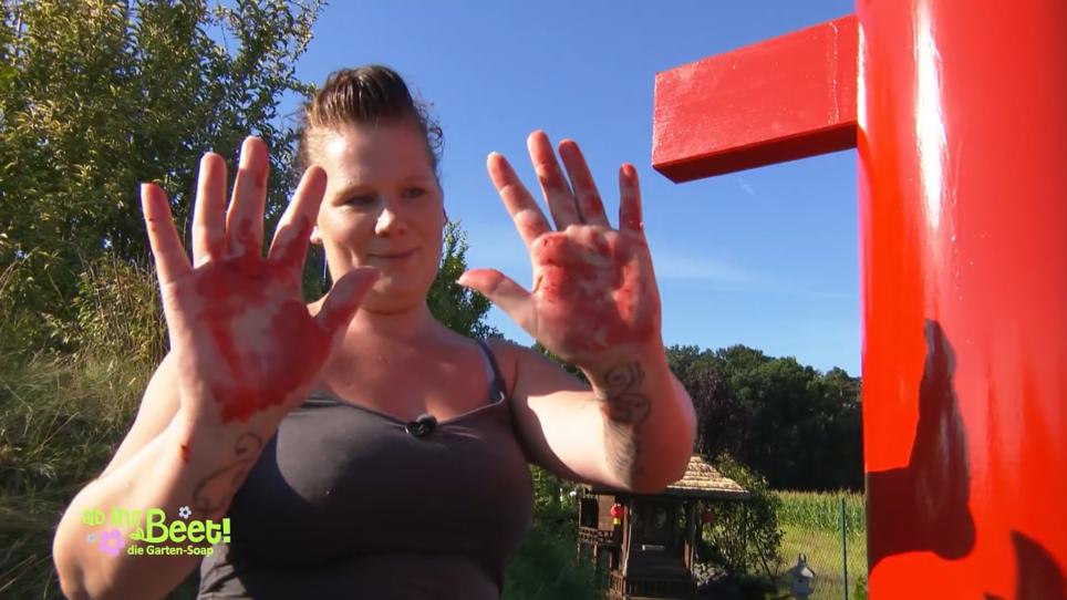 Die rote Farbe war wohl doch noch nicht trocken Die rote Farbe war wohl doch noch nicht trocken