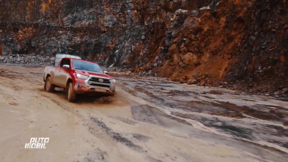 Toyota Hilux - der Geländewagen wird herausgefordert Toyota Hilux - der Geländewagen wird herausgefordert