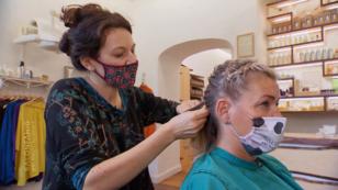 Angie bekommt eine marokkanischen Flechtfrisur Angie bekommt eine marokkanischen Flechtfrisur
