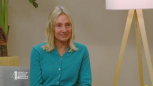 Sabina ist sehr von den Worten der anderen Mütter ergriffen Sabina ist sehr von den Worten der anderen Mütter ergriffen