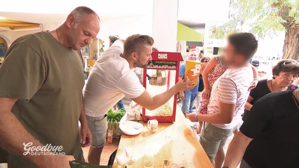 Auswanderin Jenny hat Dennis gebucht! Auswanderin Jenny hat Dennis gebucht!