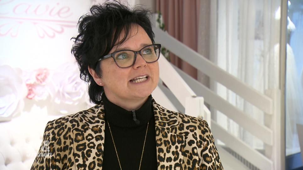 Simone will Glitzer und lange Ärmel Simone will Glitzer und lange Ärmel