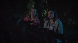 Valerie und Clara auf Beobachtungsposten Valerie und Clara auf Beobachtungsposten