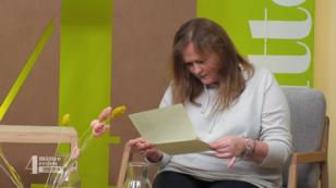 Katharina liest als letzte ihren Brief Katharina liest als letzte ihren Brief