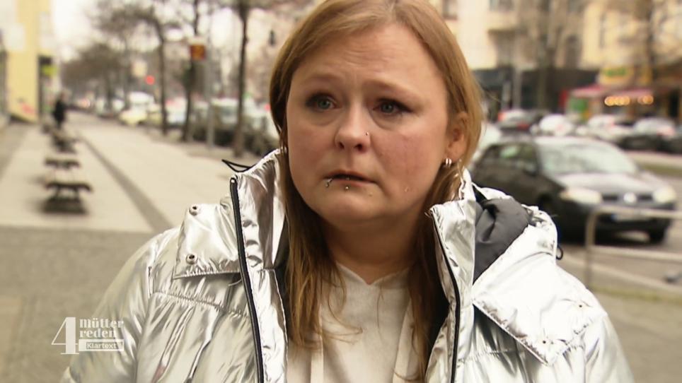 Katharina flüchtet vor der Situation! Katharina flüchtet vor der Situation!