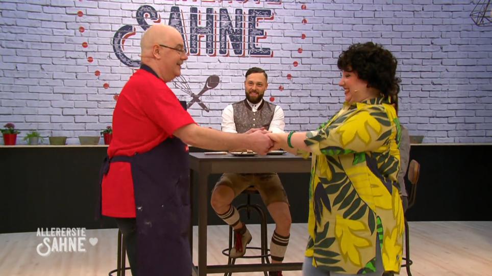 James legt mit Meltem ein Tänzchen hin James legt mit Meltem ein Tänzchen hin