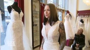 Das Kleid muss zu den Tattoos passen Das Kleid muss zu den Tattoos passen