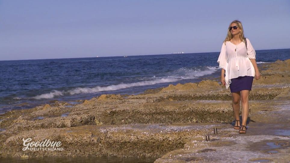 Marta ist auf der Auswanderer-Insel überglücklich Marta ist auf der Auswanderer-Insel überglücklich