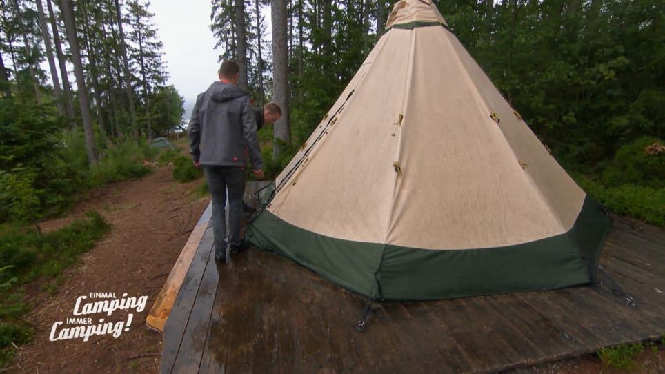 Fabian und Markus ziehen ins Tipi Fabian und Markus ziehen ins Tipi