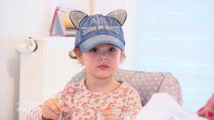 Liana (2,5) soll entscheiden, was es zu Essen gibt Liana (2,5) soll entscheiden, was es zu Essen gibt