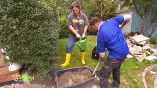 Beim Beton-Mischen setzt Claus auf Handarbeit Beim Beton-Mischen setzt Claus auf Handarbeit