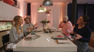 Nach seinem Dessert gibt Gregor ein Lied zum besten! Nach seinem Dessert gibt Gregor ein Lied zum besten!