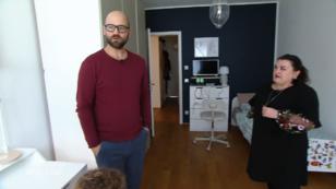 Asterios Medienkonsum ist Irina ein Dorn im Auge Asterios Medienkonsum ist Irina ein Dorn im Auge