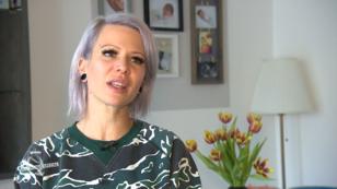 Jenny liebt ihren Bauch Jenny liebt ihren Bauch