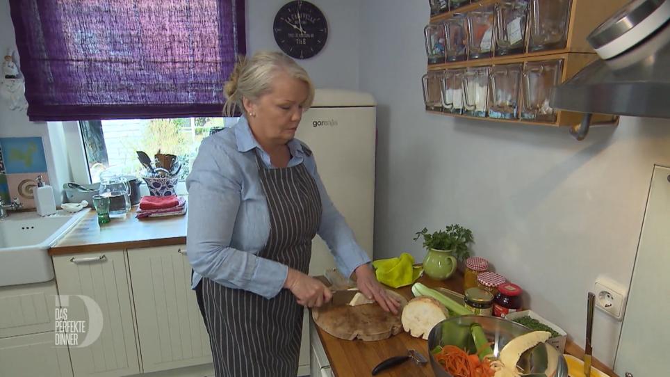 Anke schnibbelt sich den Wolf Anke schnibbelt sich den Wolf