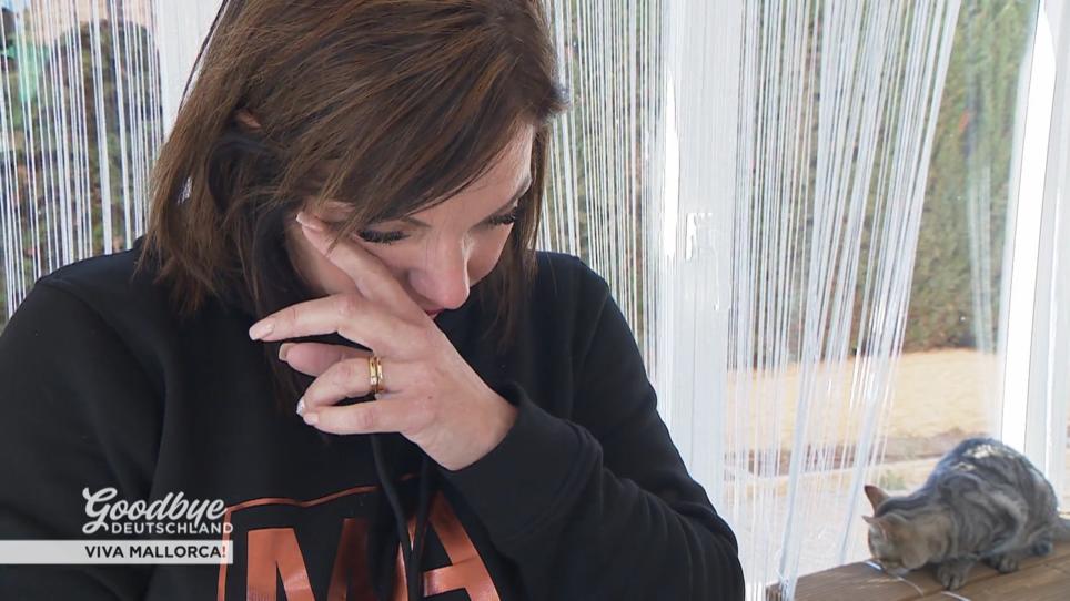 Danni kämpft mit den Tränen Danni kämpft mit den Tränen