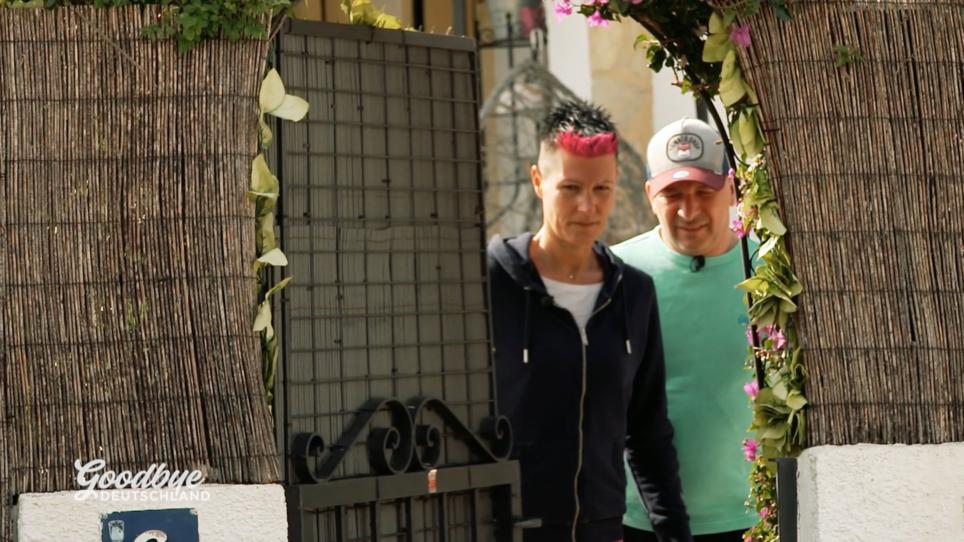 Sabine hat frohe und traurige Nachrichten! Sabine hat frohe und traurige Nachrichten!