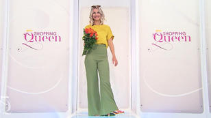 Gloria ist auf dem Catwalk fast ohne Accessoires Gloria ist auf dem Catwalk fast ohne Accessoires