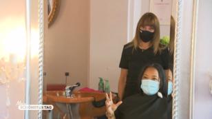 Michelle wird bei der Friseurin aufgehübscht Michelle wird bei der Friseurin aufgehübscht
