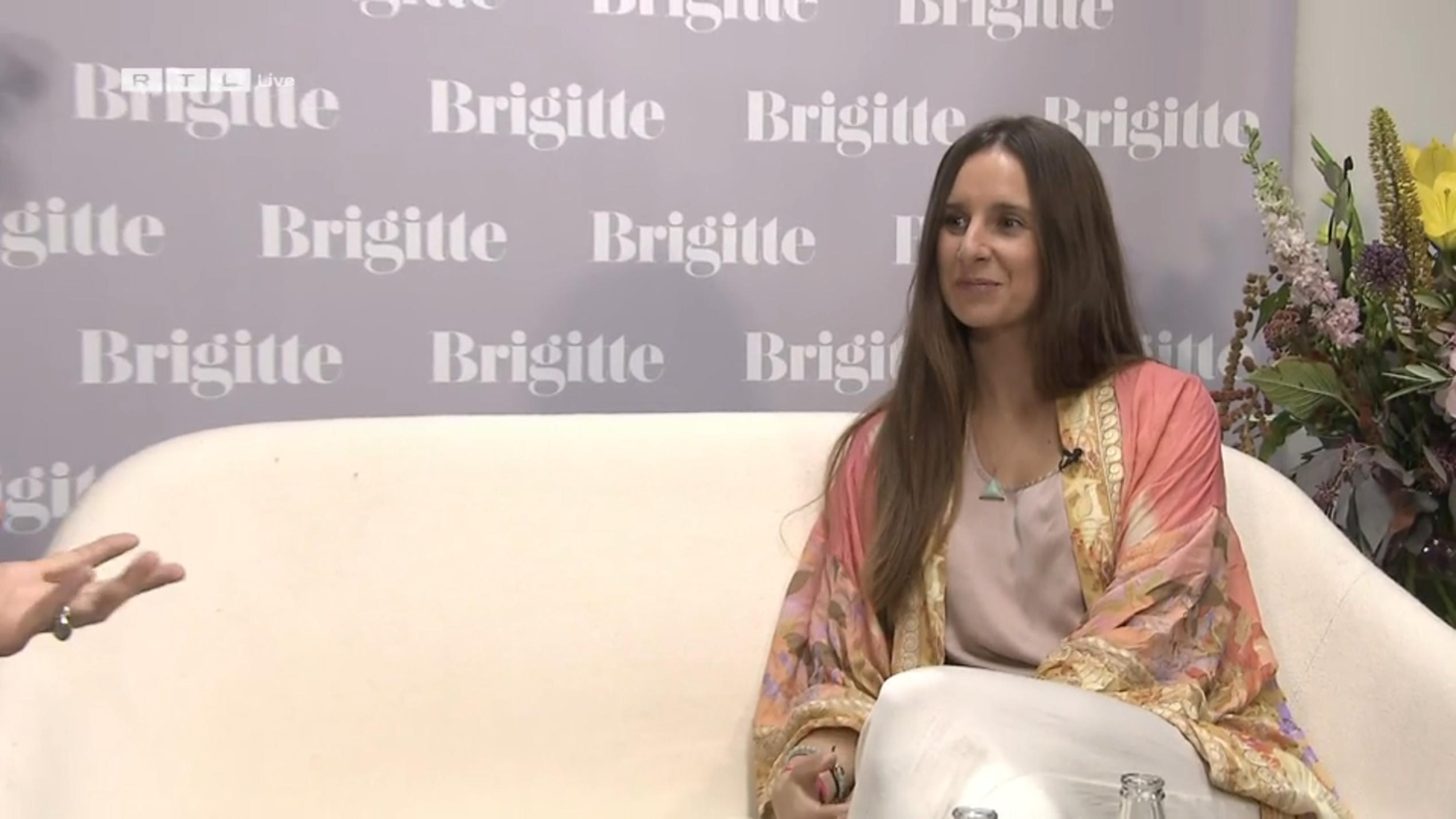 Life-Coach Laura Malina Seiler spricht zu Krebspatienten Life-Coach Laura Malina Seiler spricht zu Krebspatienten