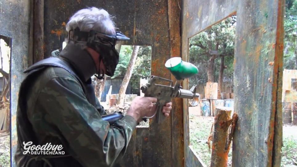 Ronald würde gerne Paintball gegen die Kanzlerin spielen Ronald würde gerne Paintball gegen die Kanzlerin spielen
