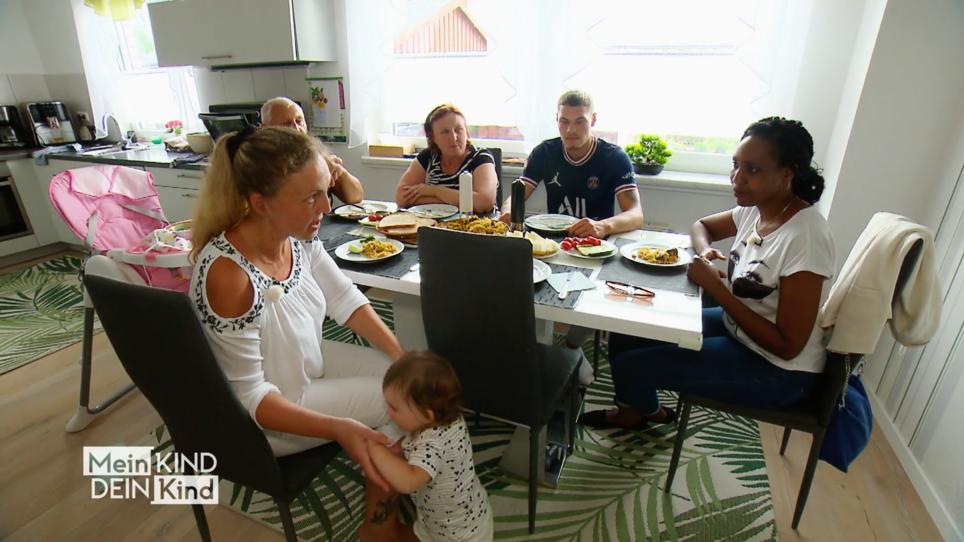 Bei Julia übernimmt die ganze Familie die Erziehung Bei Julia übernimmt die ganze Familie die Erziehung