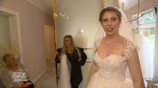 Alina fühlt sich noch nicht wohl im Brautkleid Alina fühlt sich noch nicht wohl im Brautkleid
