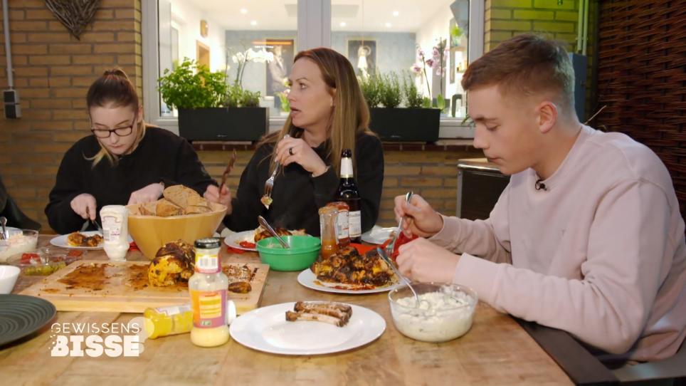 Noch genießen die Ehmanns das Hühnchen Noch genießen die Ehmanns das Hühnchen